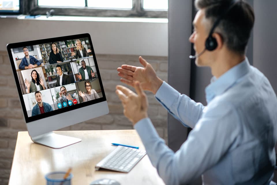 Professionalism in Virtual Meetings: How It Impacts the Remote Work Debate 